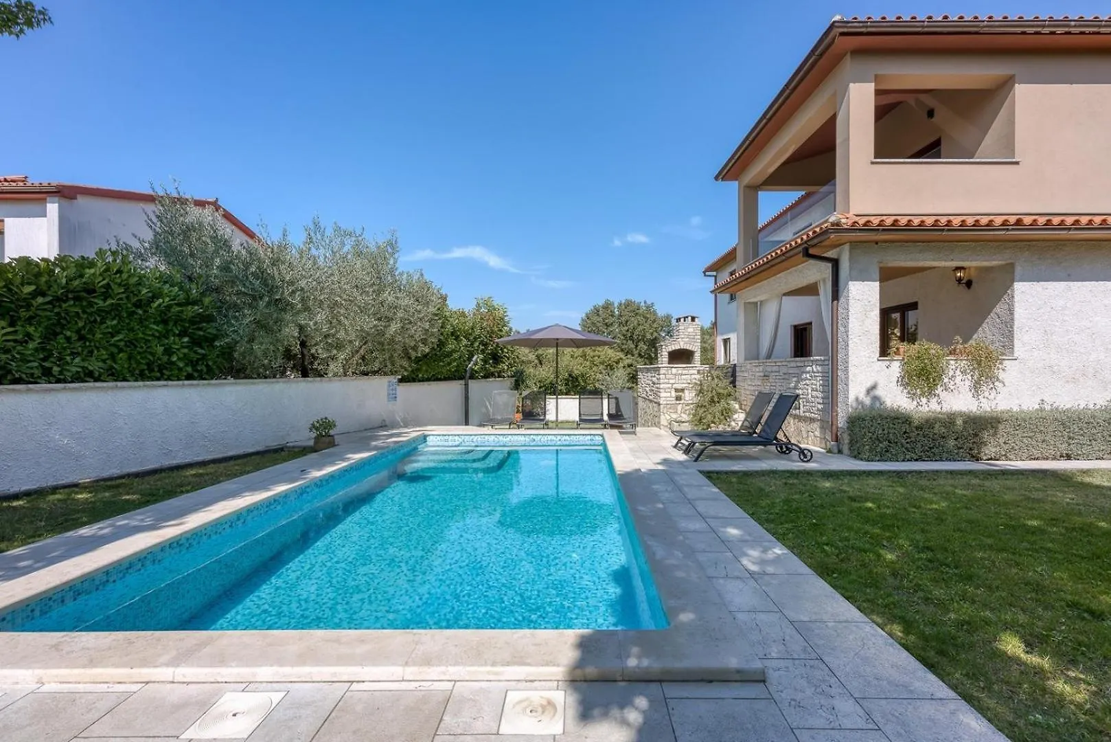 Holiday House Tina Marcana 0*,